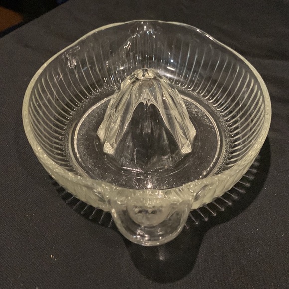 Vintage Glass Juicer Unmarked - Picture 4 of 6